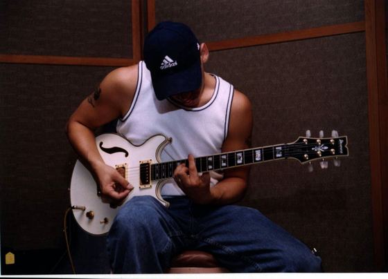GROUNDED: guitar in the studio